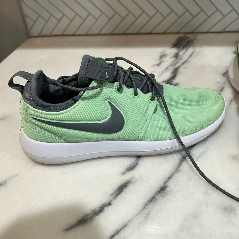Nike Roshe Two Running Shoes Fresh Mint Green Women's Size 9 (844931-303)